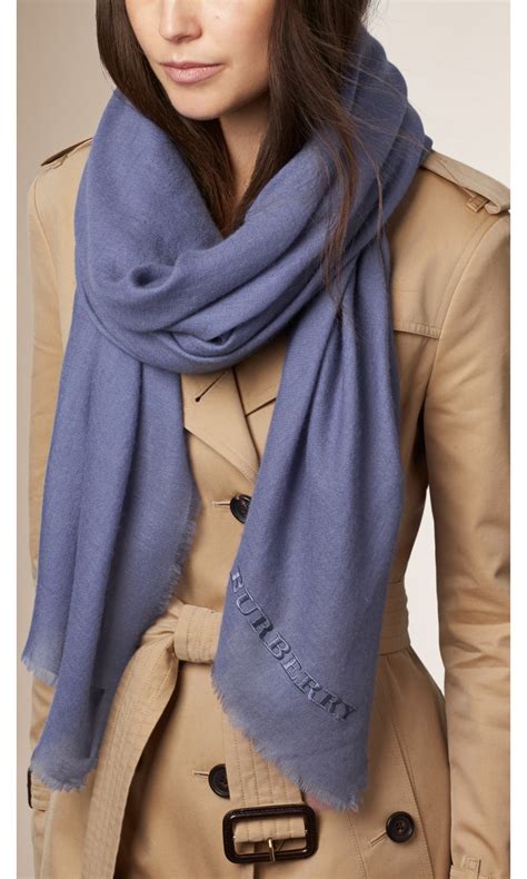 Women's Scarves: in cashmere, silk 